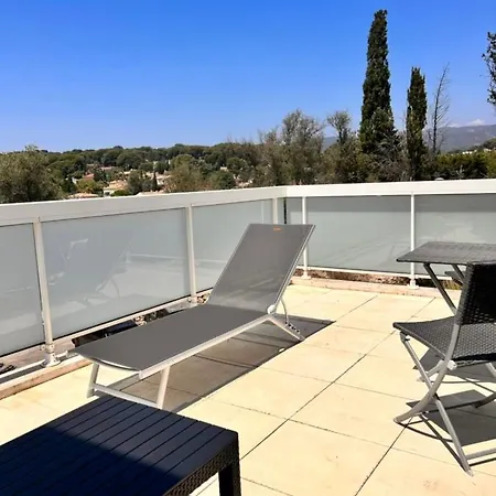 Spacious Apartment With Terrace And Sea View